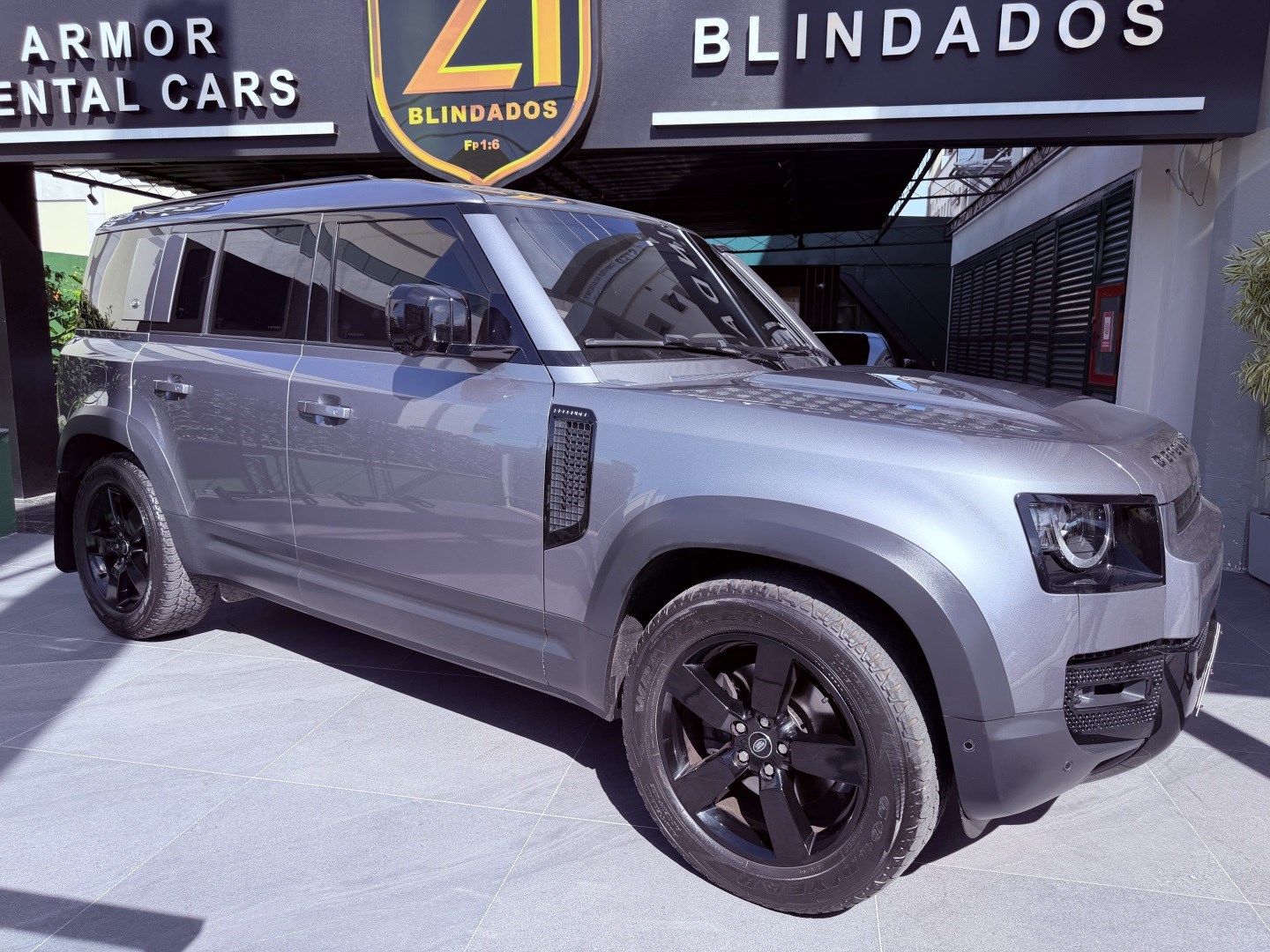 LAND ROVER DEFENDER