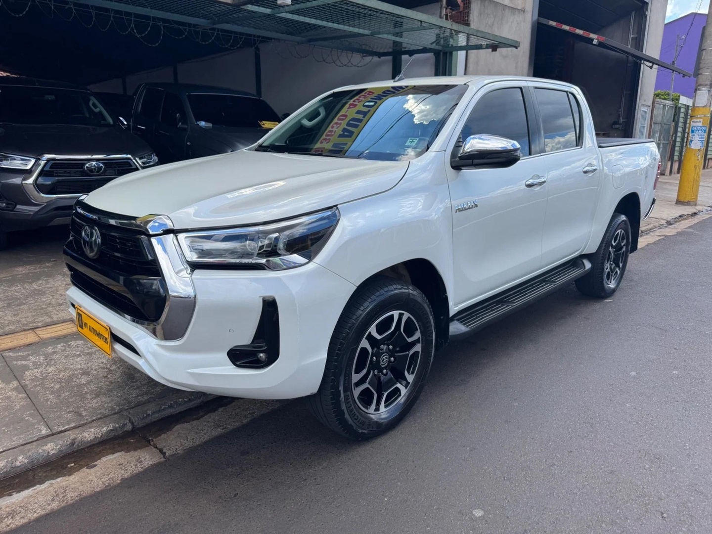 TOYOTA HILUX