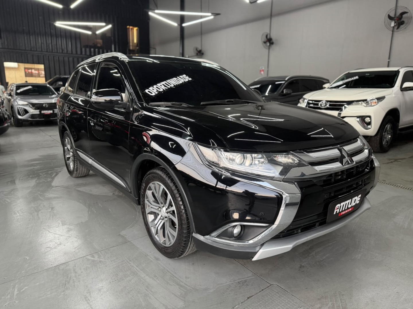 MITSUBISHI OUTLANDER