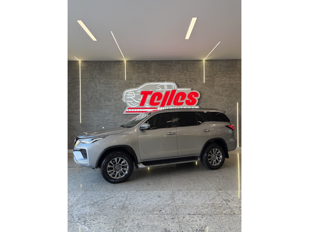TOYOTA HILUX SW4