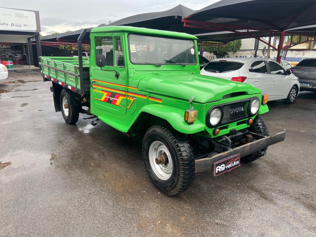 TOYOTA BANDEIRANTE