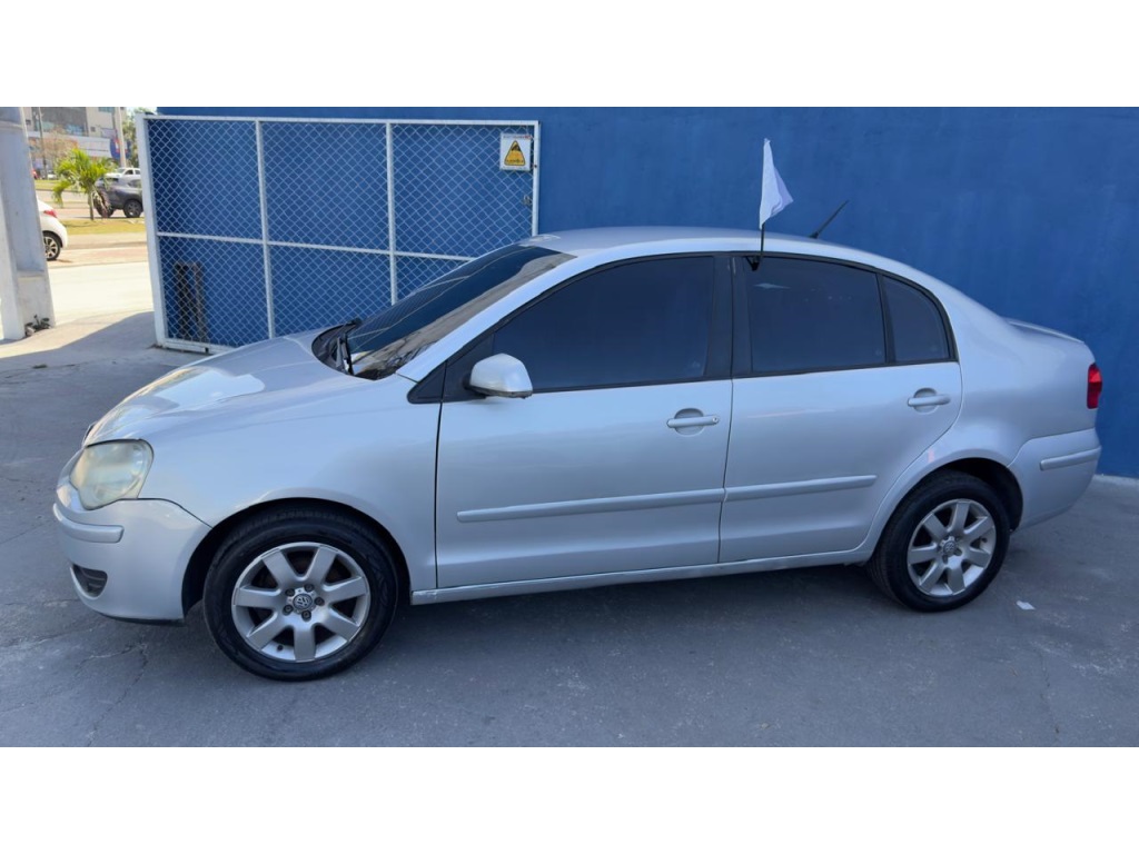 VOLKSWAGEN POLO SEDAN