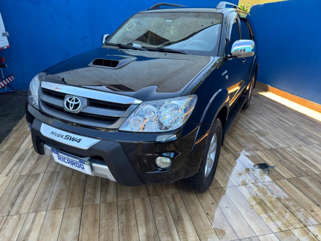 TOYOTA HILUX SW4