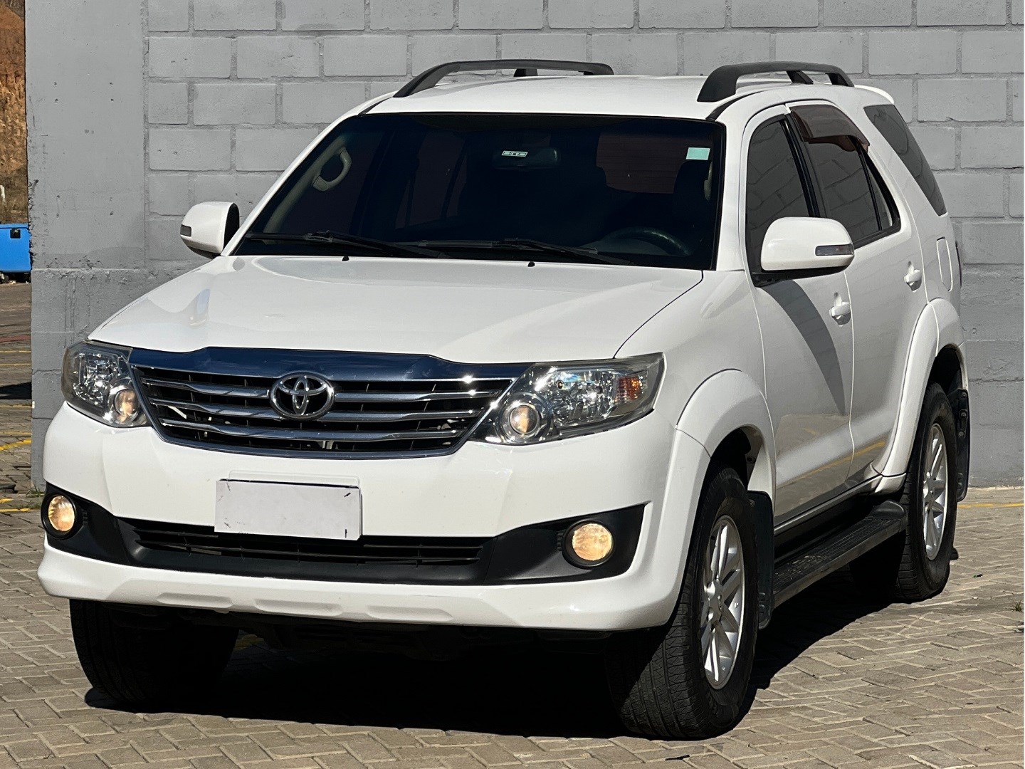 TOYOTA HILUX SW4