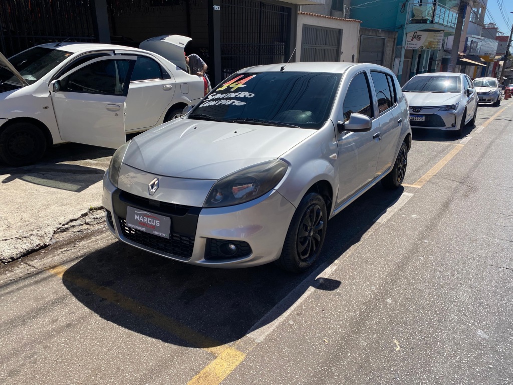 RENAULT SANDERO