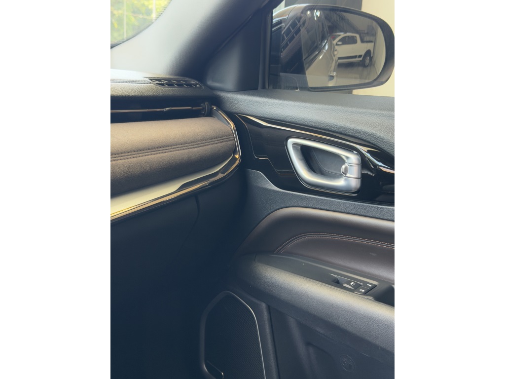 Jeep Commander 2.0 Td380 Turbo Diesel Overland - foto 17
