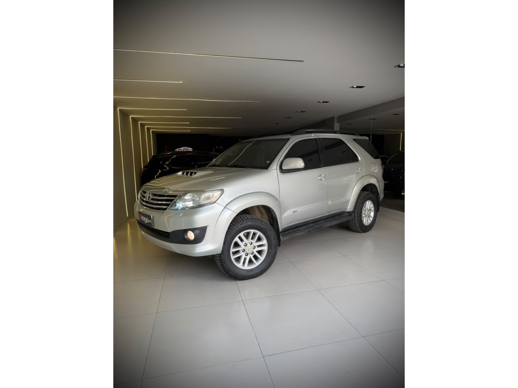 TOYOTA HILUX SW4