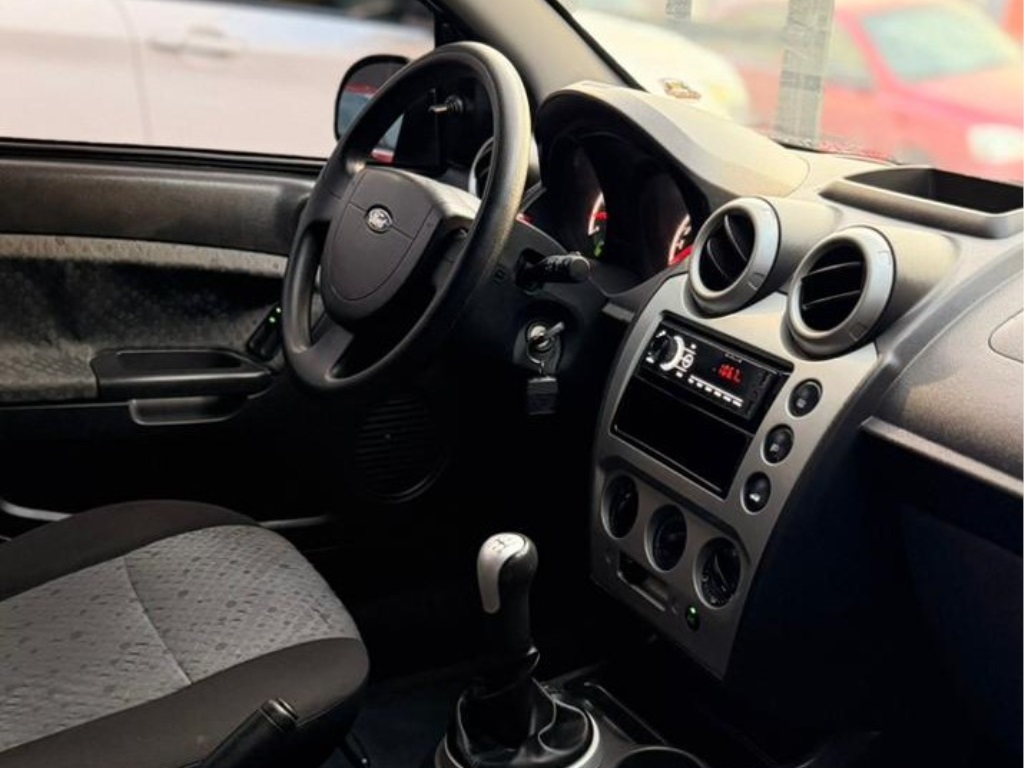 Ford Fiesta 1.6 MPI Class Hatch 8V Flex 4P Manual - foto 6