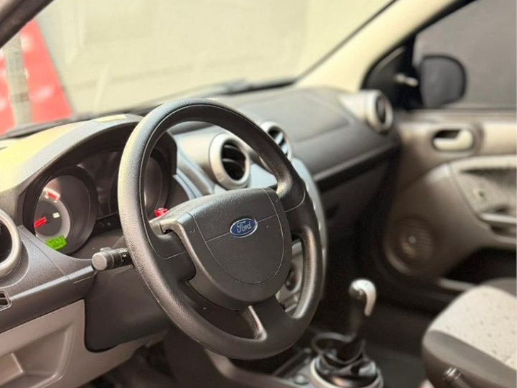 Ford Fiesta 1.6 MPI Class Hatch 8V Flex 4P Manual - foto 7