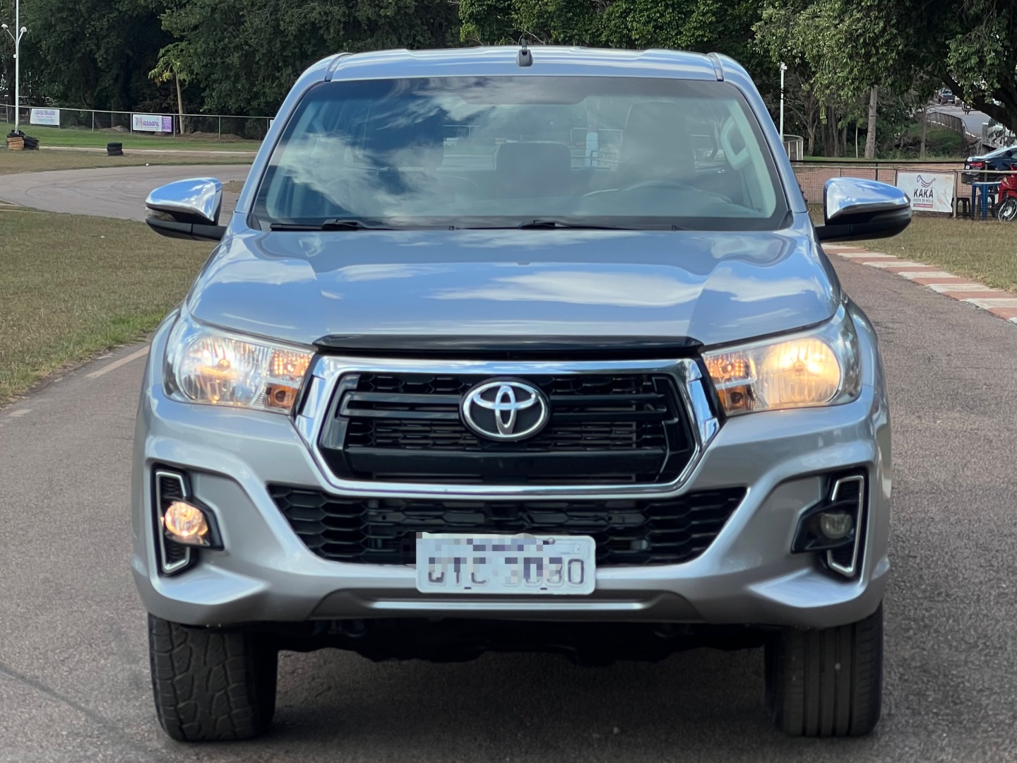 TOYOTA HILUX