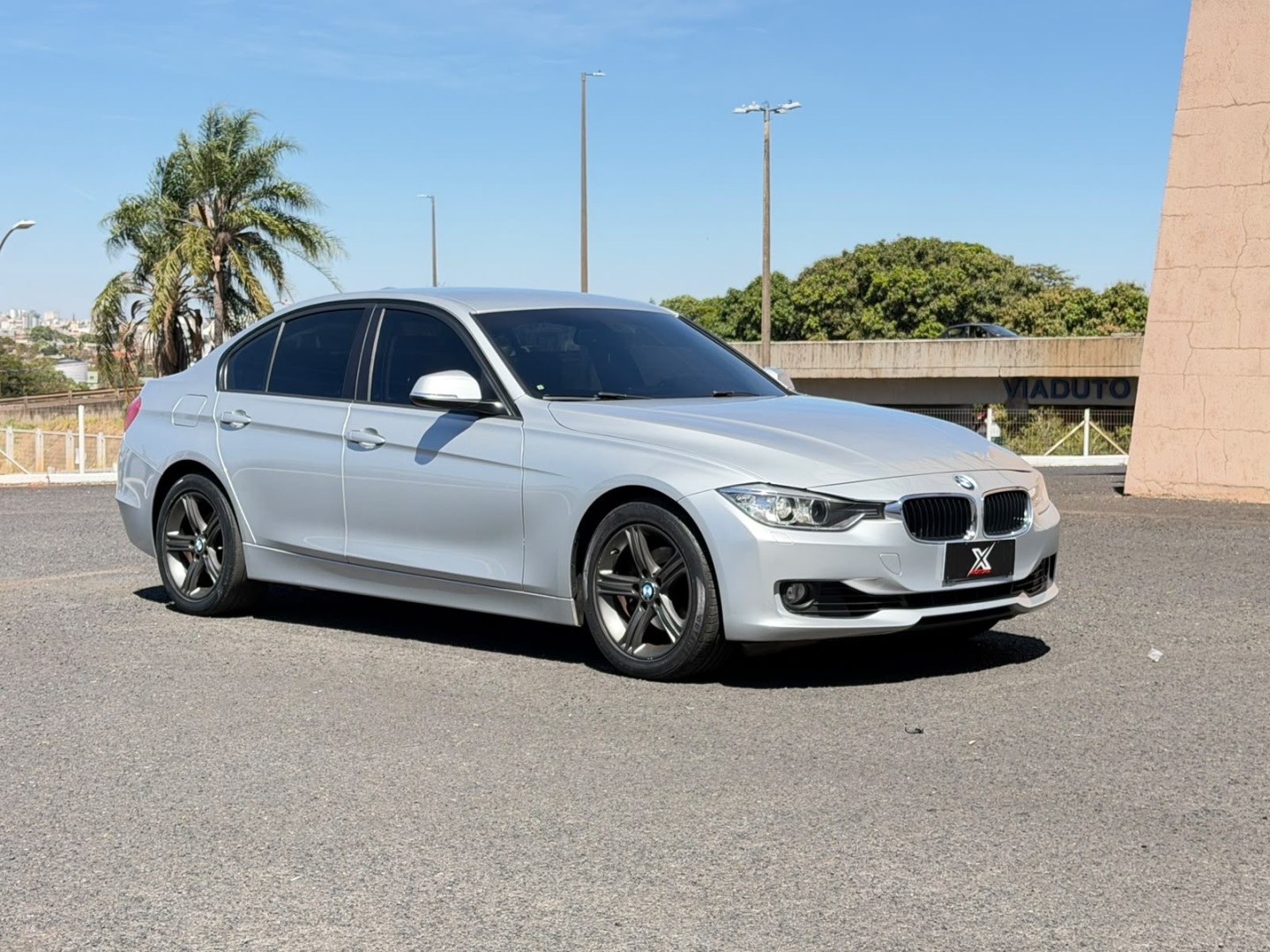BMW 320i