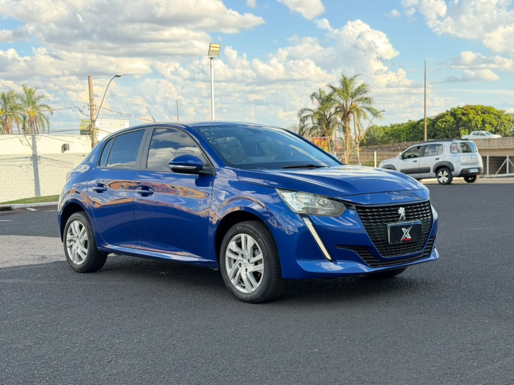 PEUGEOT 208