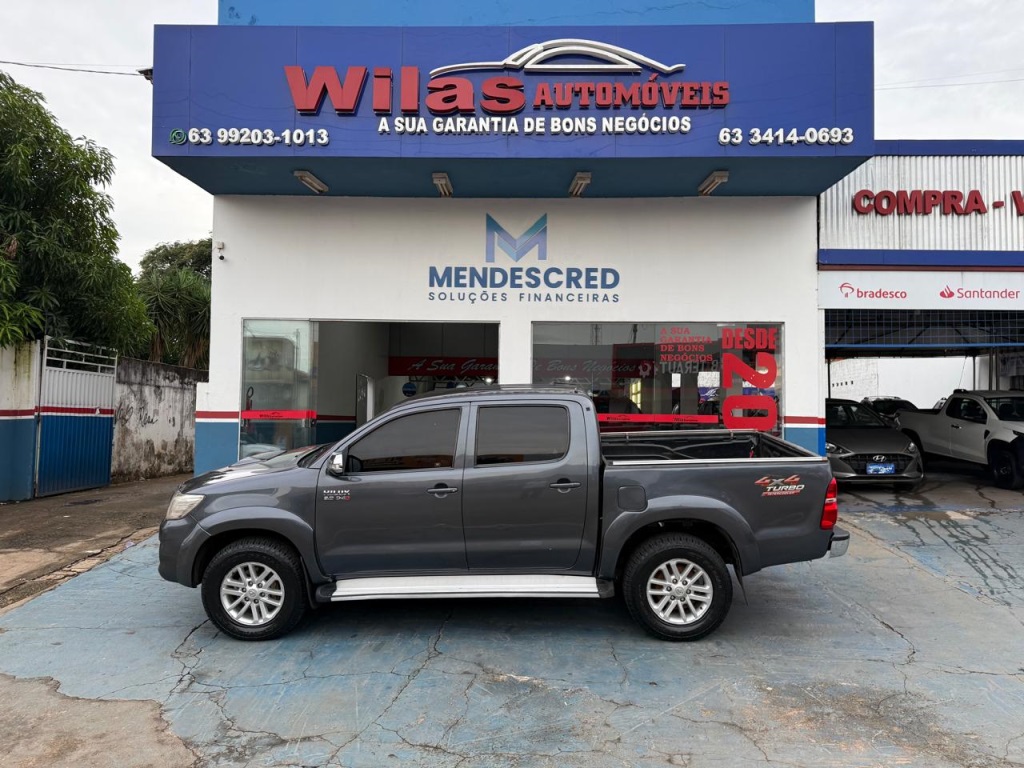 TOYOTA HILUX