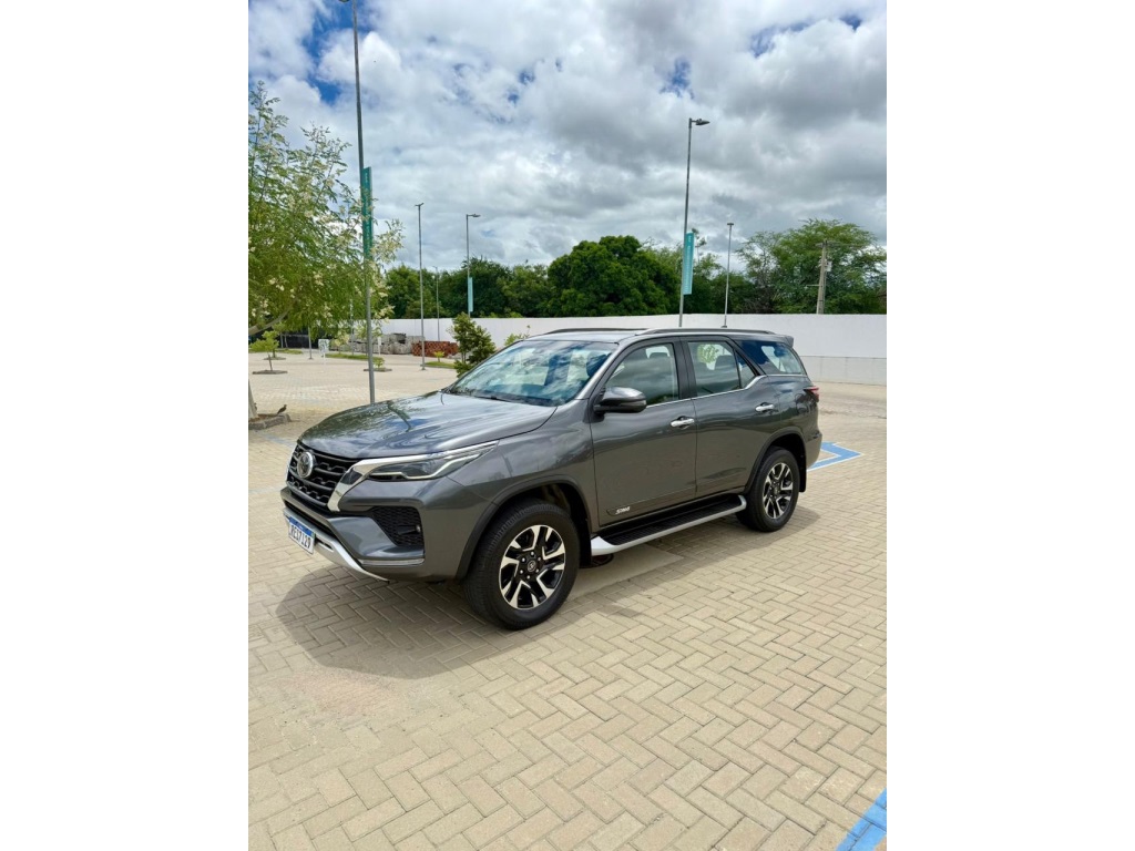 TOYOTA HILUX SW4