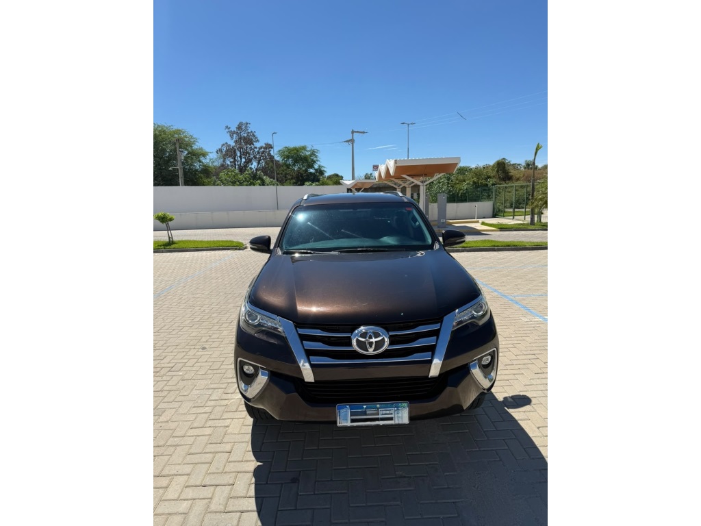 TOYOTA HILUX SW4
