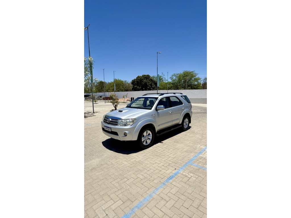 TOYOTA HILUX SW4