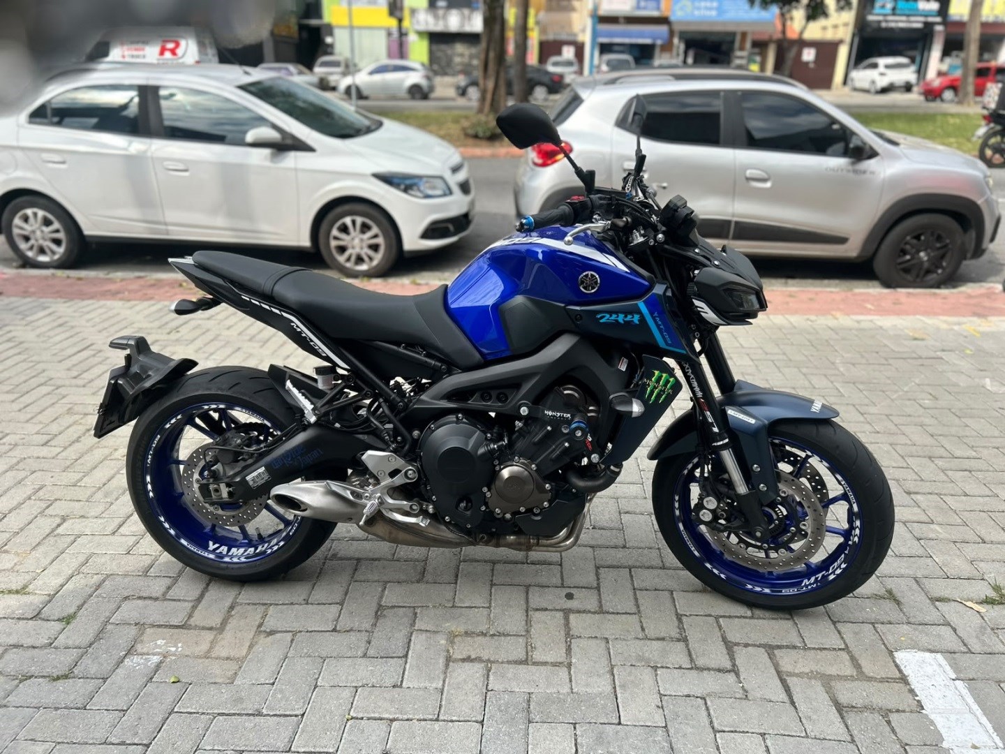 YAMAHA MT-09