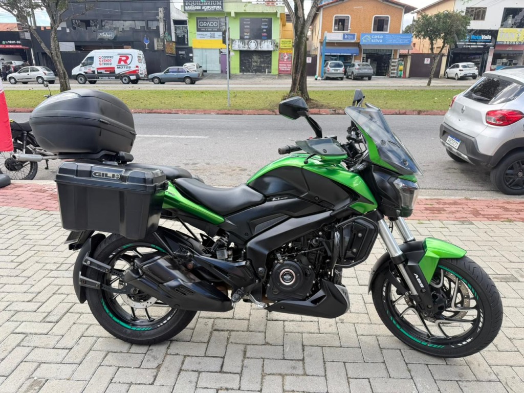 BAJAJ DOMINAR 400 