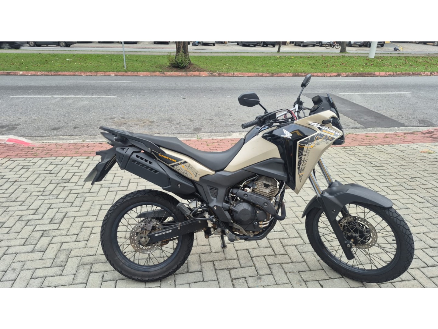 HONDA XRE 300 SAHARA ADVENTURE