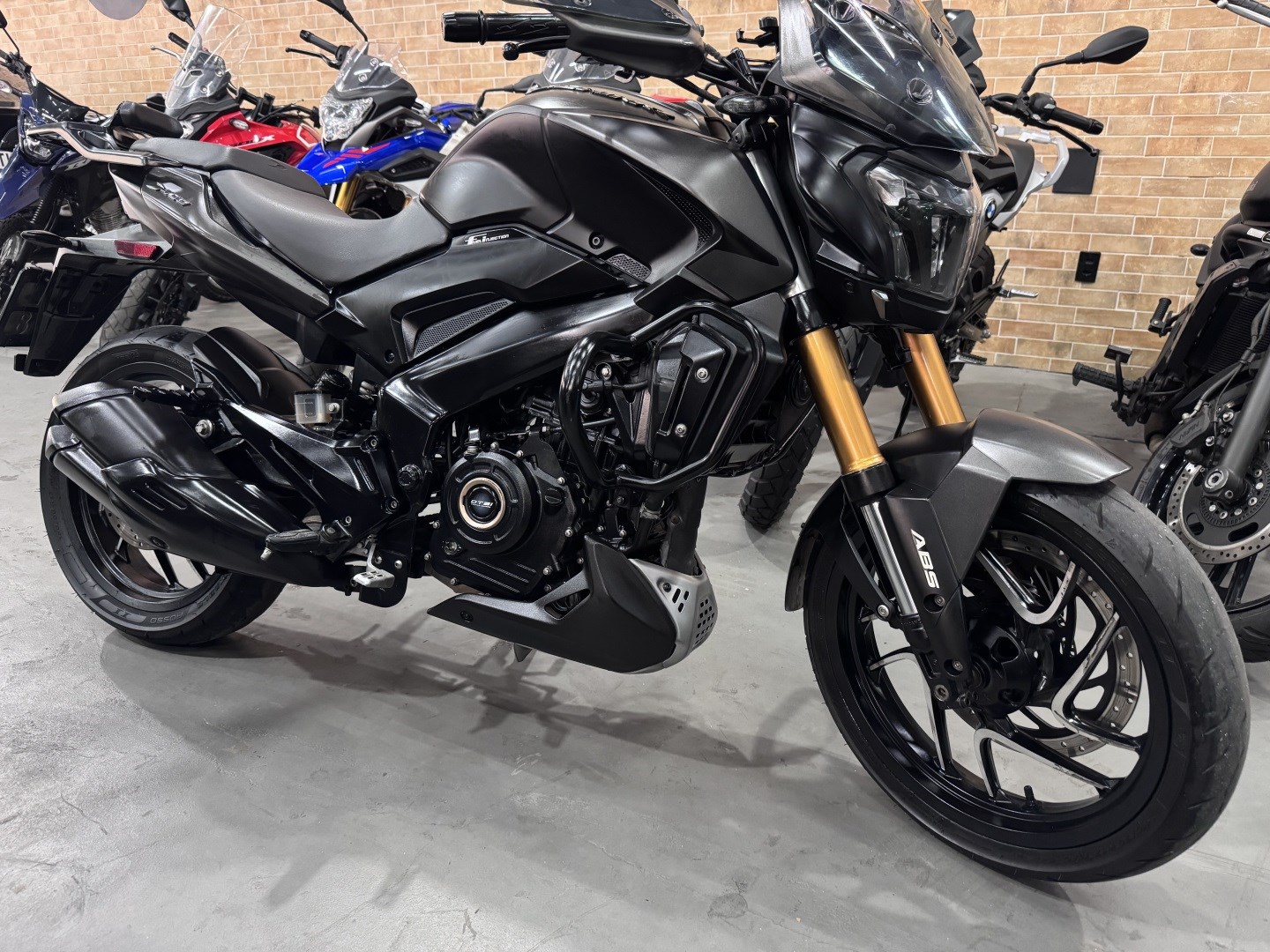BAJAJ DOMINAR 400 