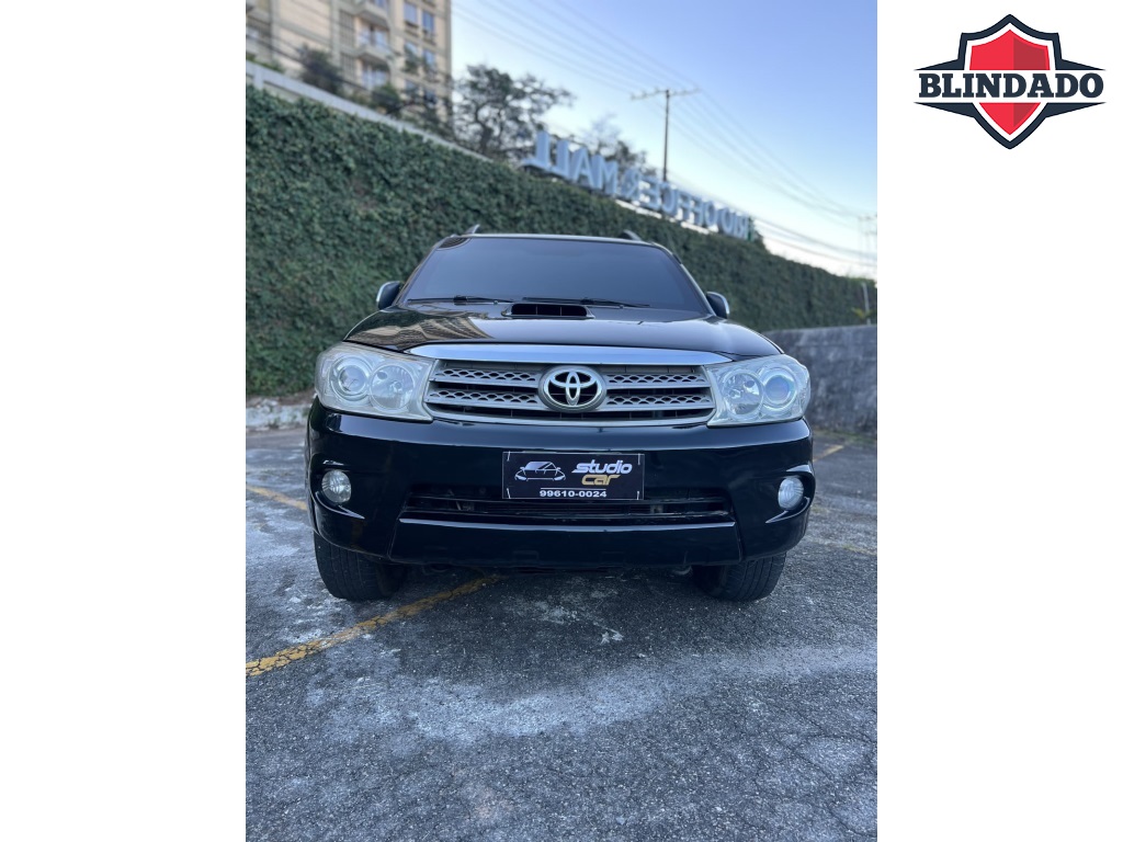 TOYOTA HILUX SW4