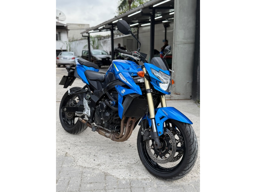 SUZUKI GSR 750