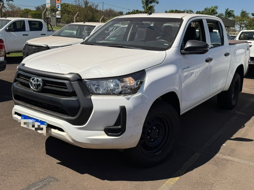 Toyota Hilux 2.8 D-4D Turbo Diesel CD Power Pack 4X4 Manual 2024