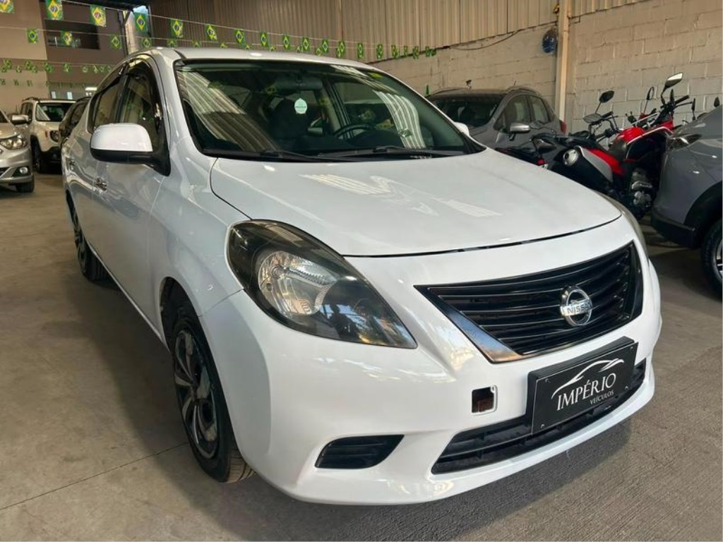NISSAN VERSA