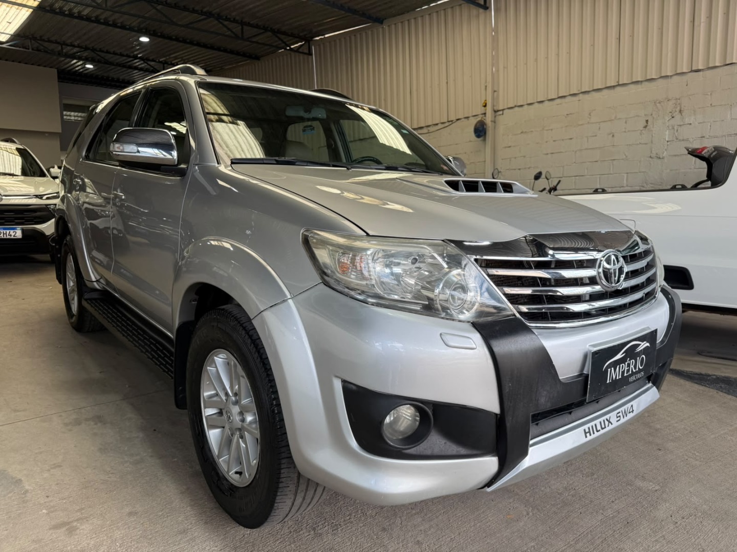 TOYOTA HILUX SW4