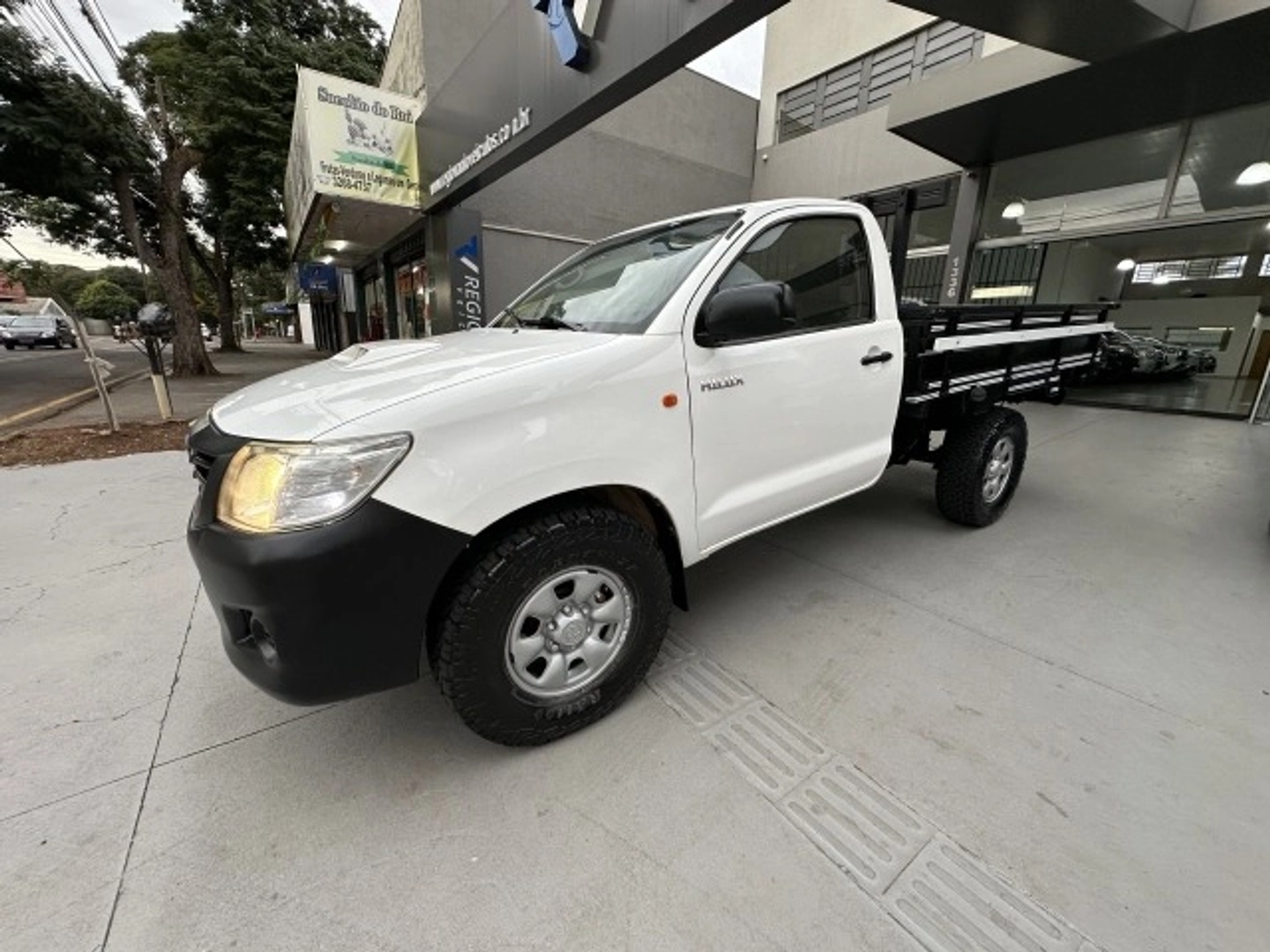 TOYOTA HILUX