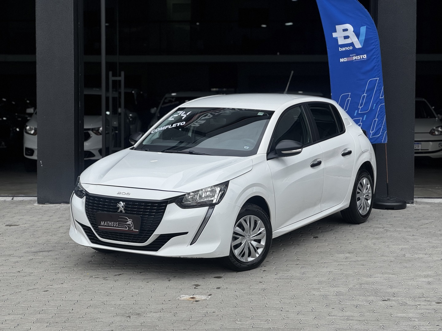 PEUGEOT 208
