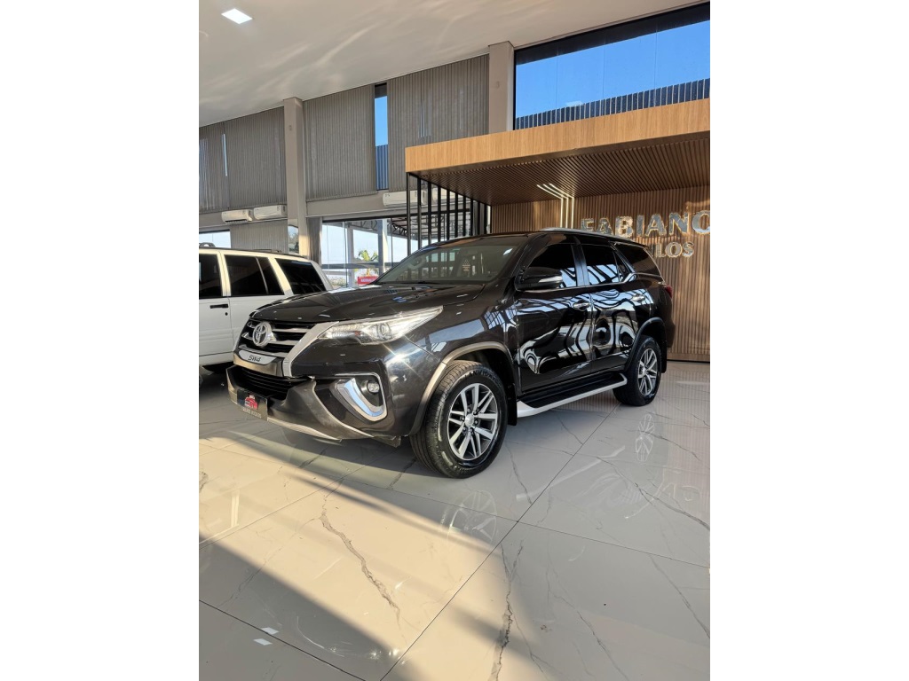 TOYOTA HILUX SW4