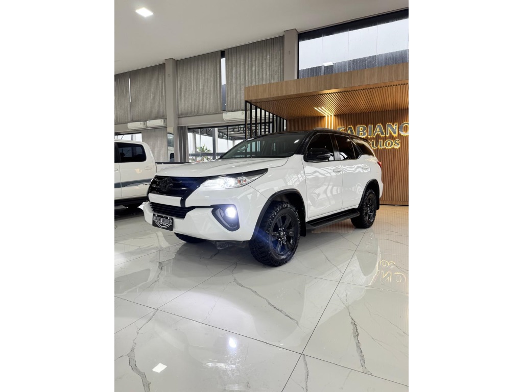 TOYOTA HILUX SW4