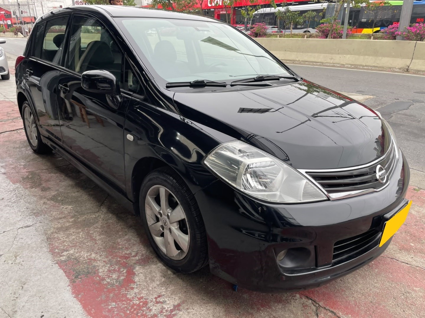 NISSAN TIIDA