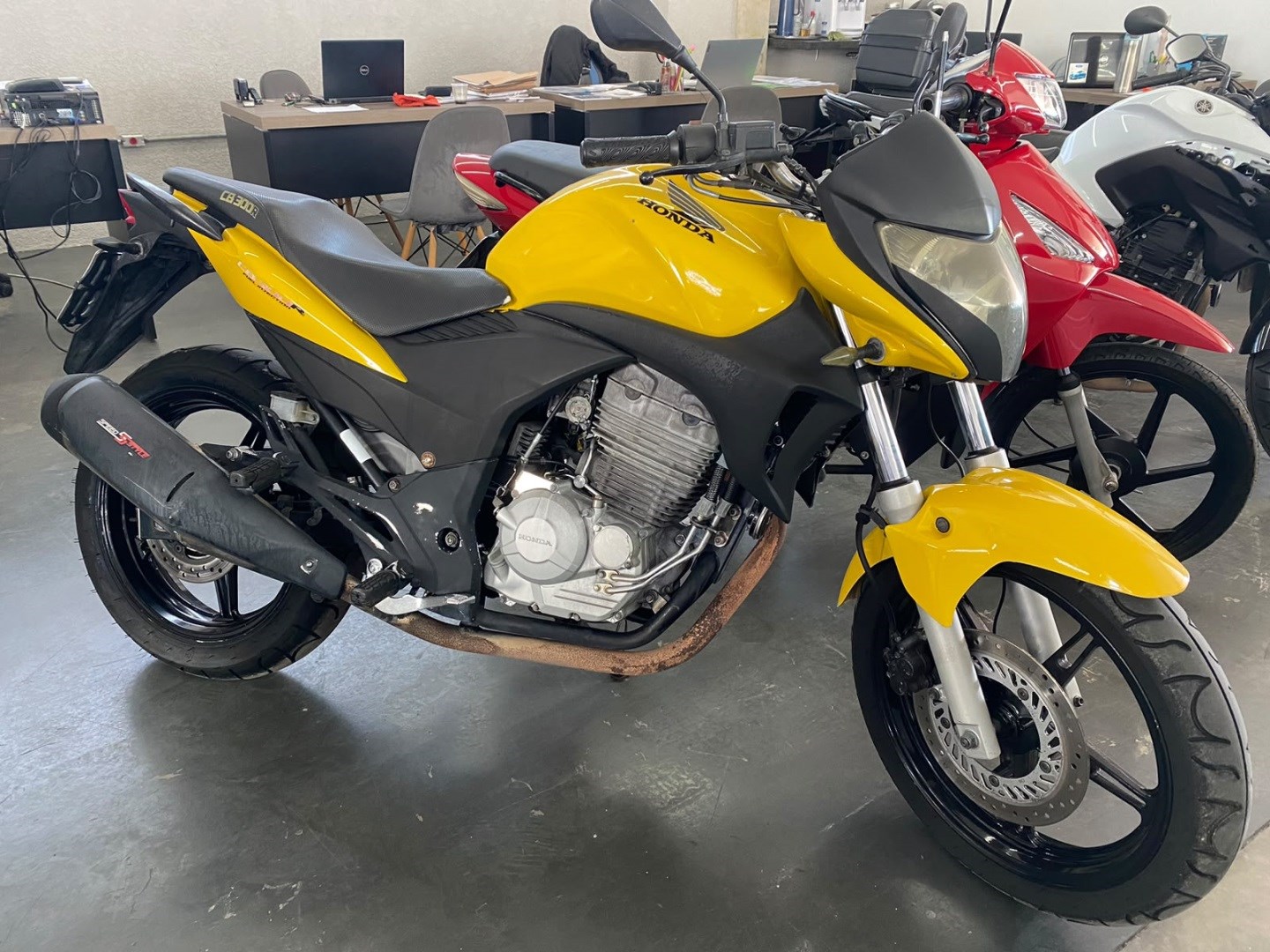 HONDA CB 300R