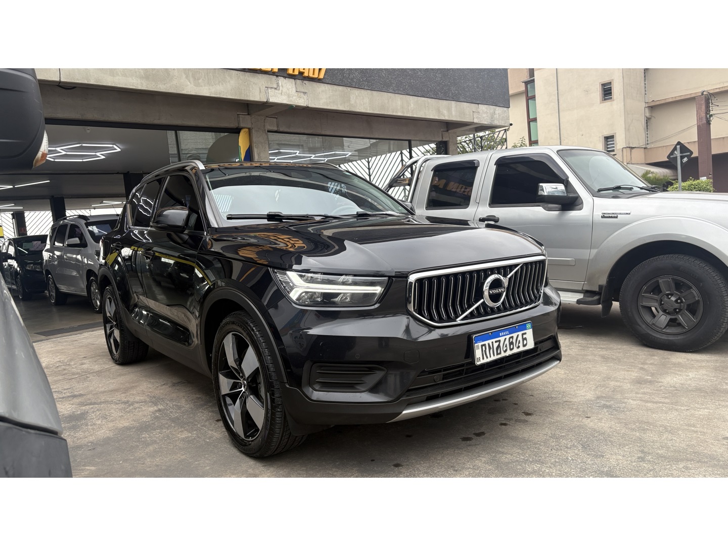 VOLVO XC40