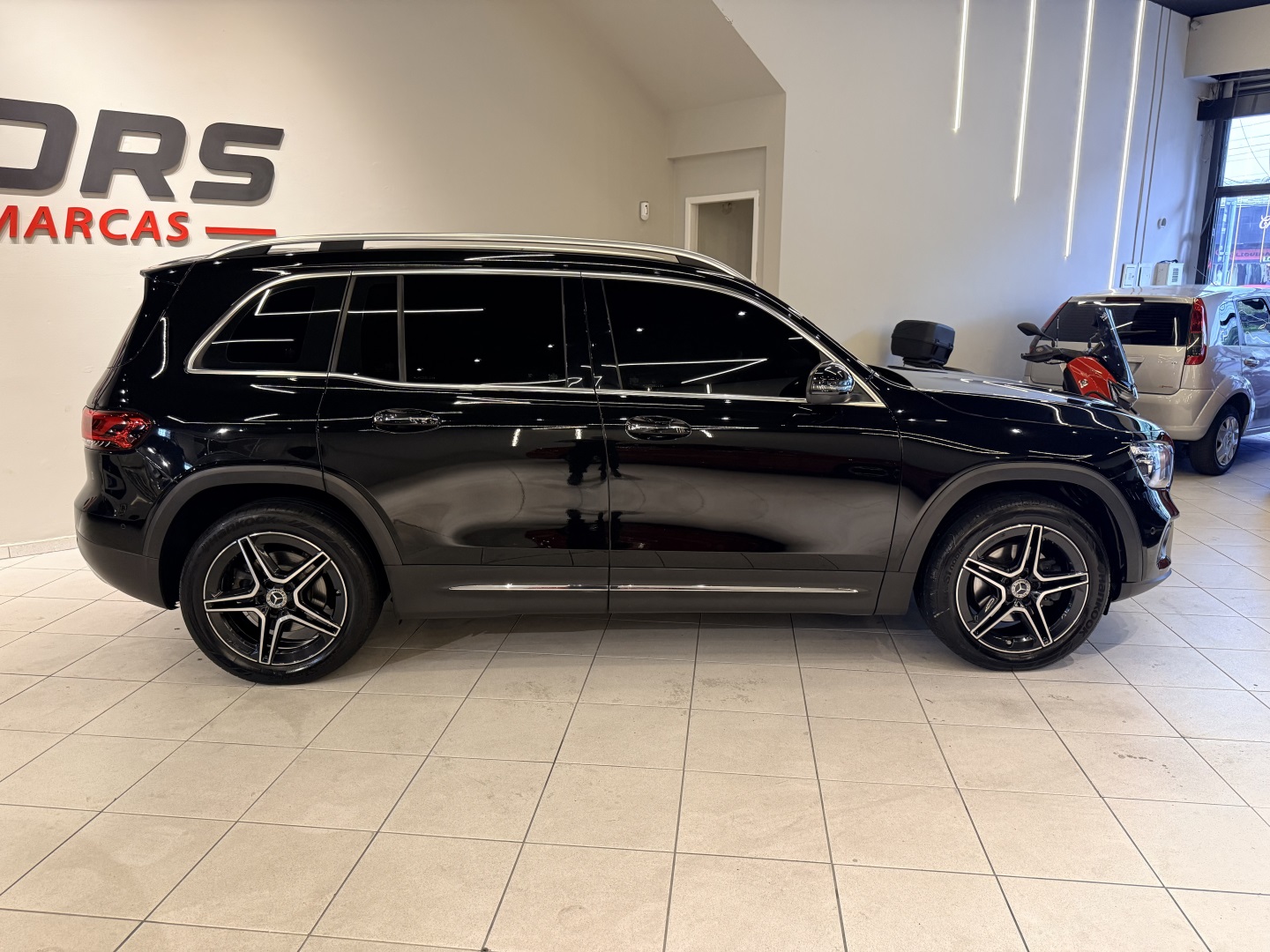 MERCEDES-BENZ GLB 200