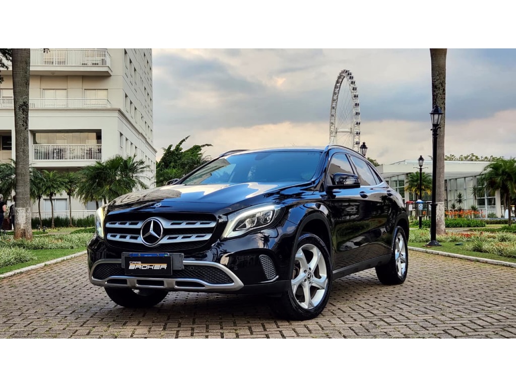 MERCEDES-BENZ GLA 200