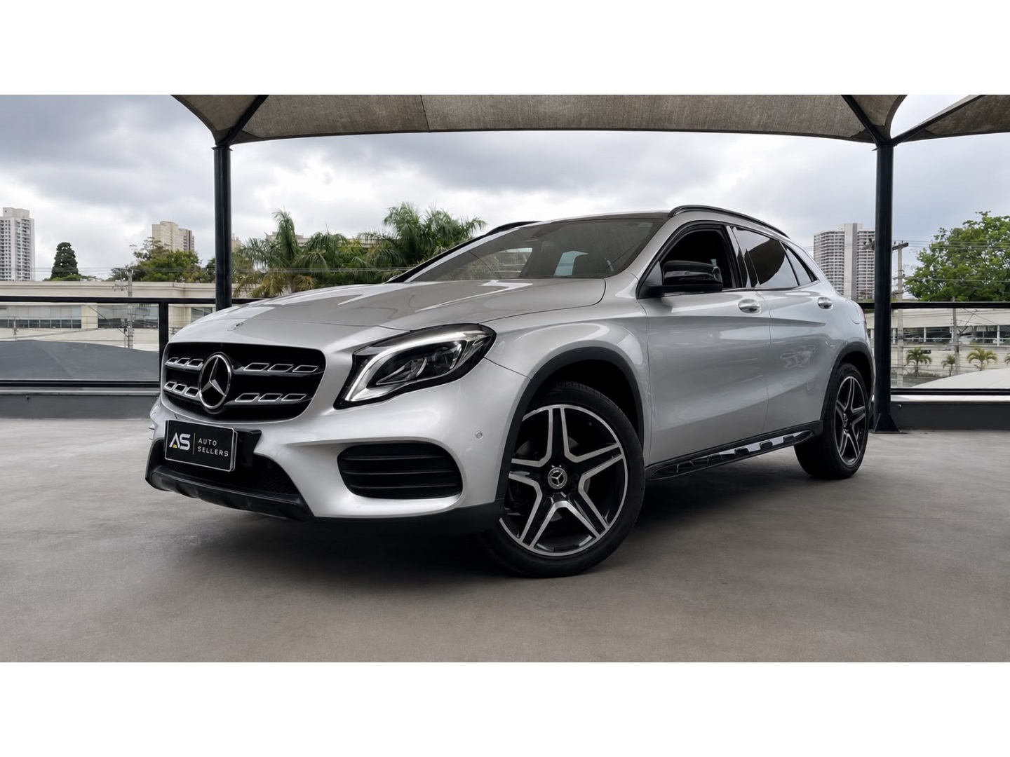MERCEDES-BENZ GLA 250