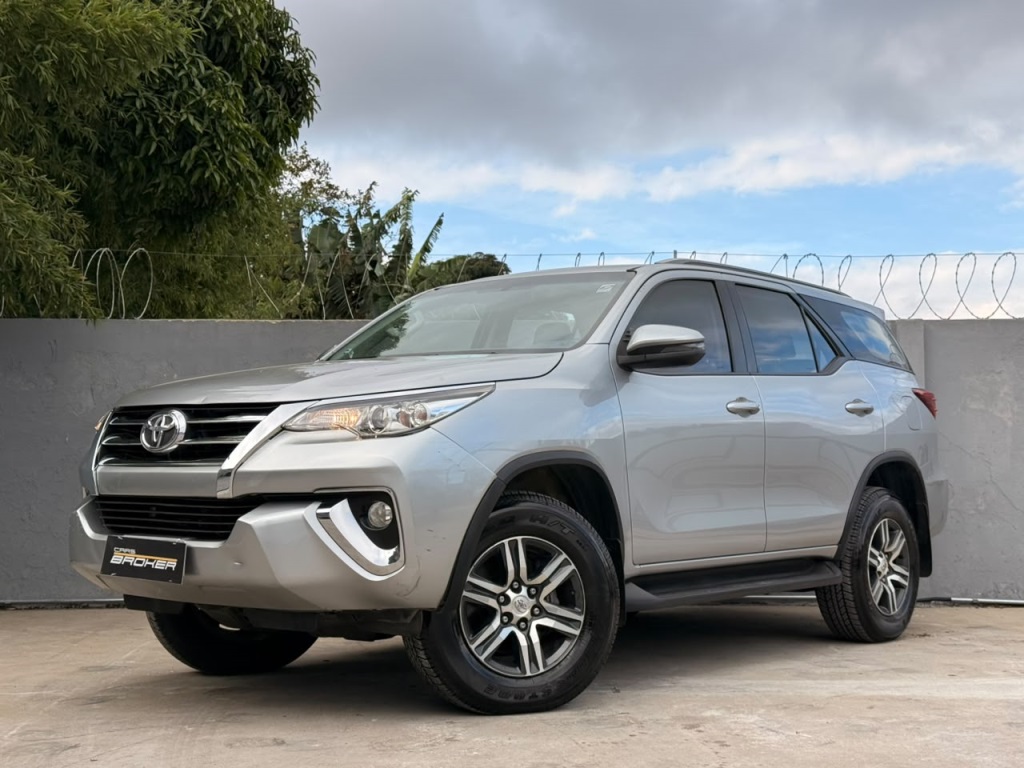 TOYOTA HILUX SW4
