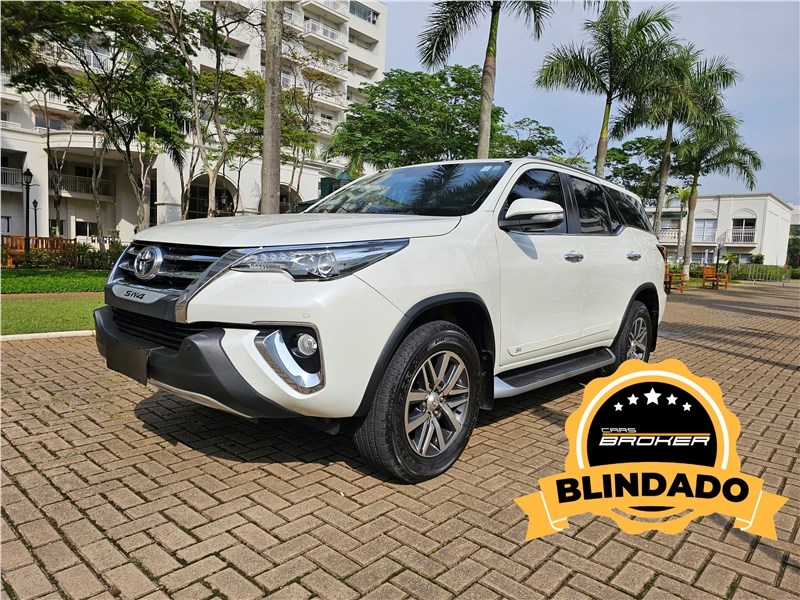 TOYOTA HILUX SW4