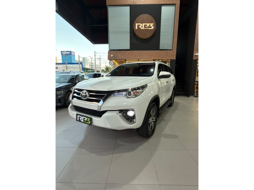 TOYOTA HILUX SW4