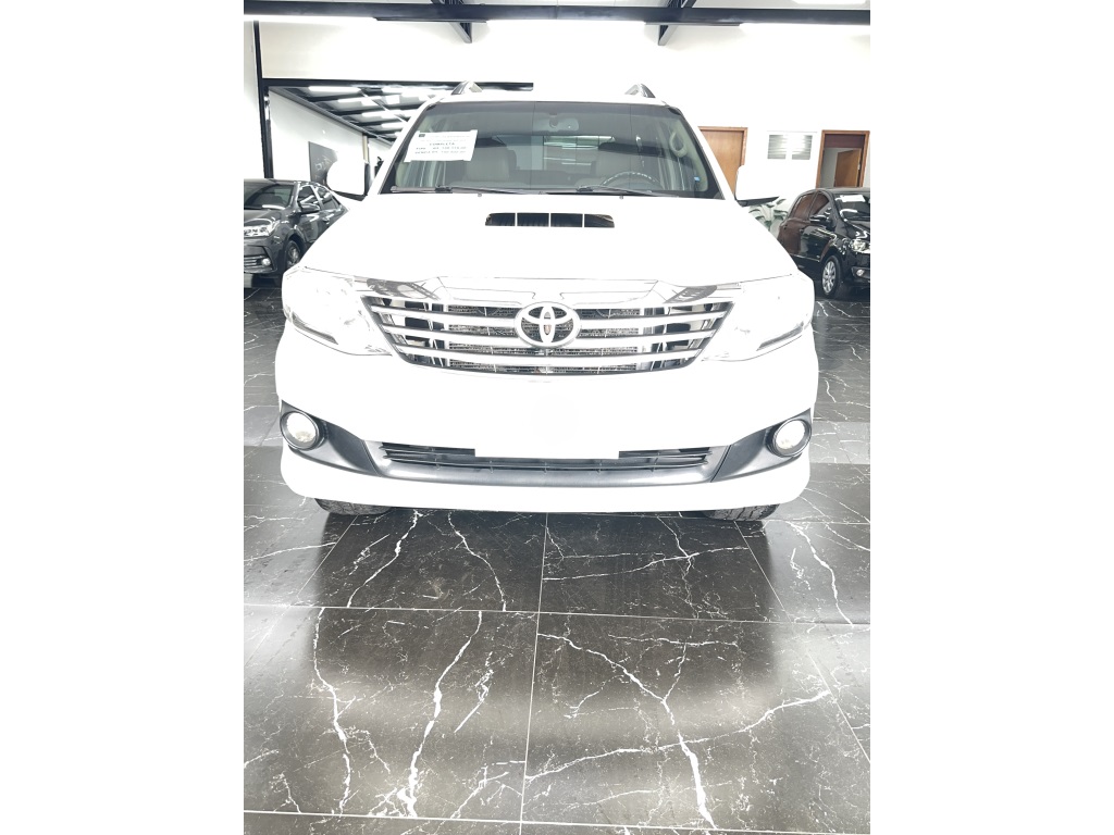 TOYOTA HILUX SW4