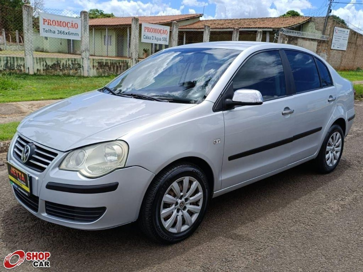 VOLKSWAGEN POLO SEDAN