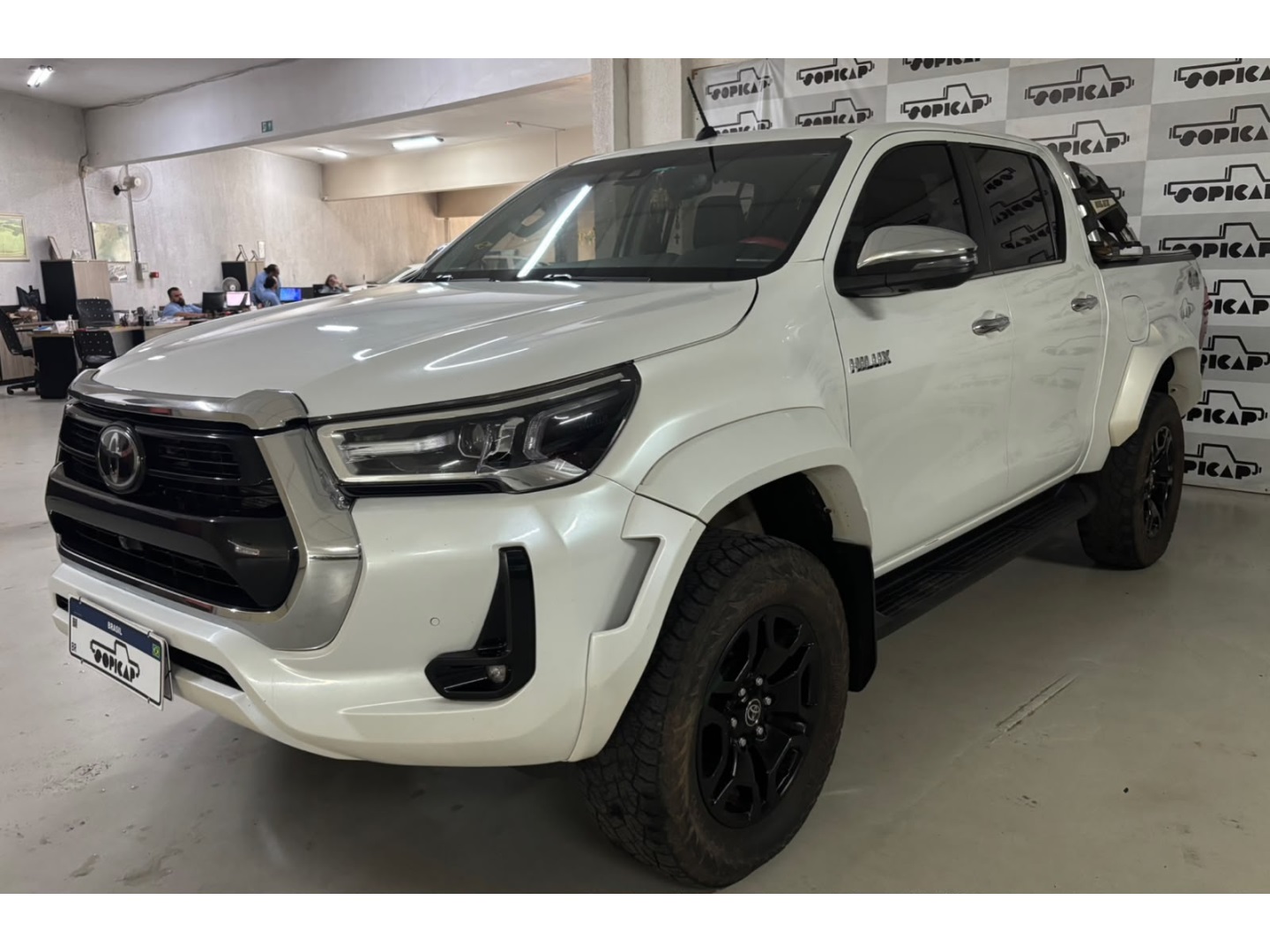 TOYOTA HILUX
