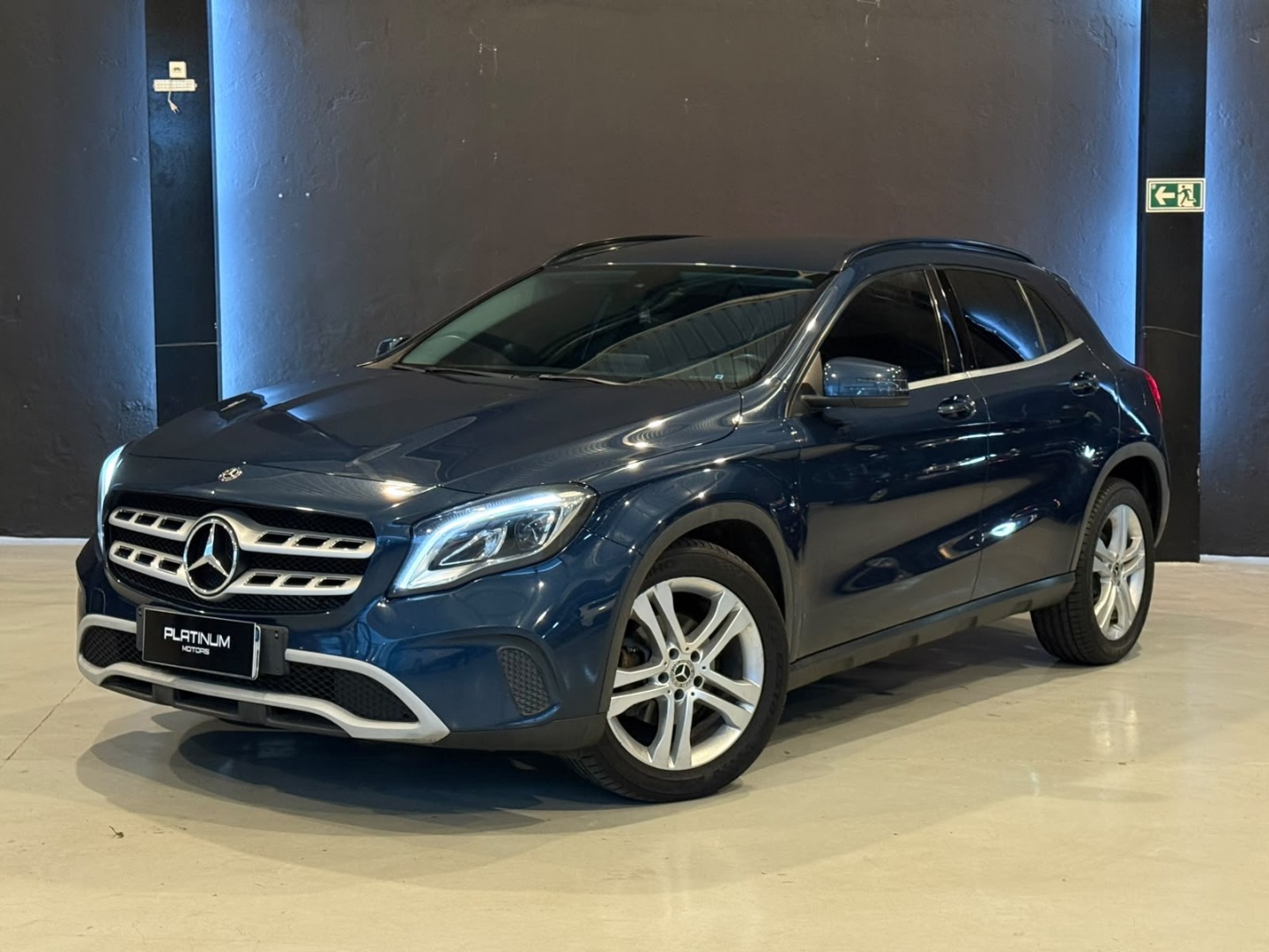 MERCEDES-BENZ GLA 200
