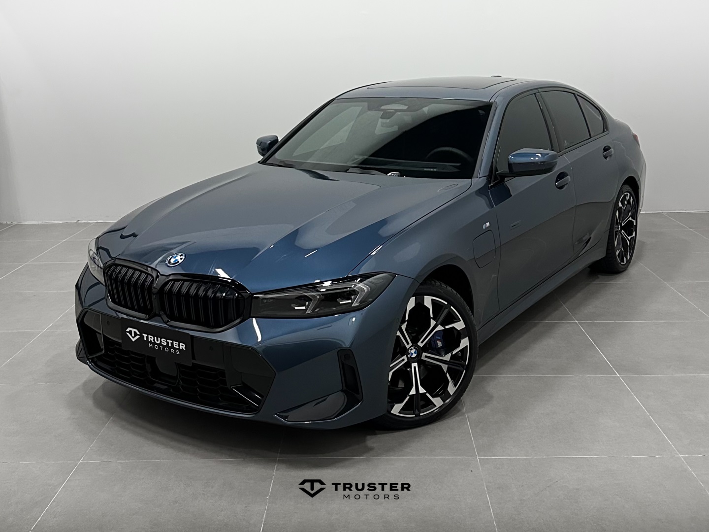 BMW 330e